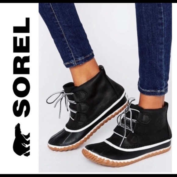 Sorel Out n About Lace Up Black & White Boots - Picture 7 of 9